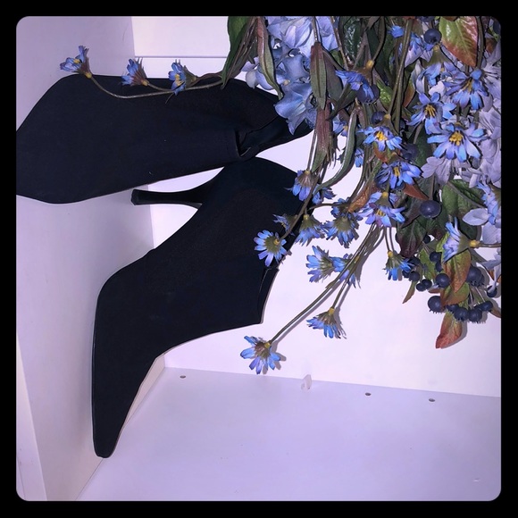 Woman’s black size 11 heels - Picture 1 of 6